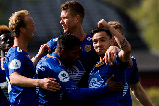 Niklas Castro of Aalesund celebrates with teammates
