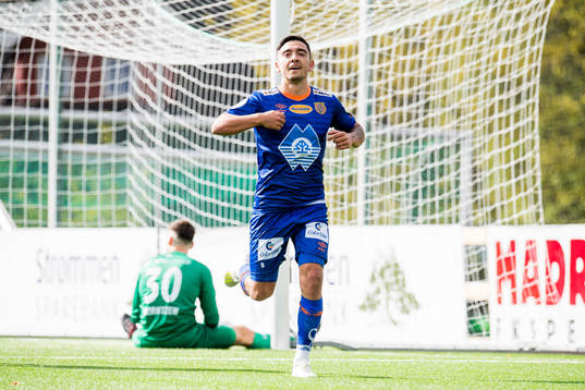 Niklas Castro of Aalesund celebrates