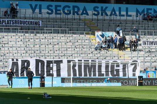 Banderoll på Malmö FFs supportrarnas läktare