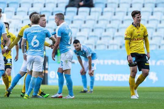 Elfsborgs Simon Olsson får sin andra varning och rött kort