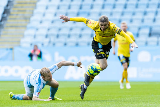 Elfsborgs Pawel Cibicki och Malmö FFs Oscar Lewicki