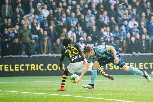 s Jack Lahne och Djurgårdens Jacob Une Larsson