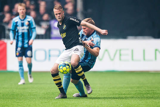 s Daniel Sundgren och Djurgårdens Nicklas Bärkroth