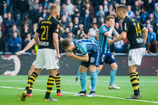 Djurgårdens Jacob Une Larsson deppar