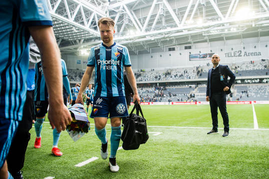 Djurgårdens Jacob Une Larsson deppar