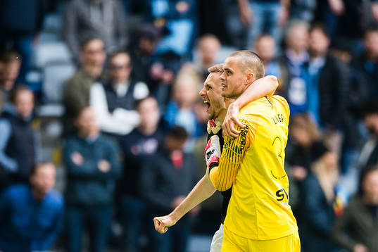 s målvakt Oscar Linnér jublar
