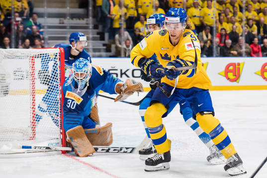 Mario Kempe of Sweden