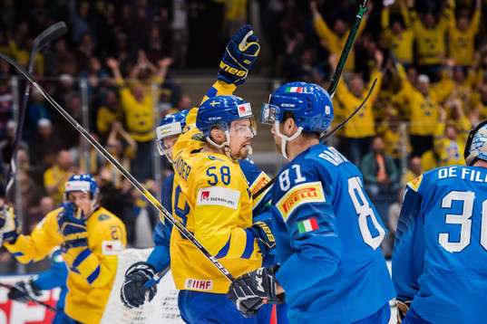 Bläddra bland fler bilder av 2019 IIHF Ice Hockey World Championship, day 3, Italy - Sweden