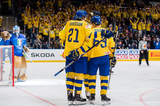 Loui Eriksson and Jesper Bratt of Sweden celebrates