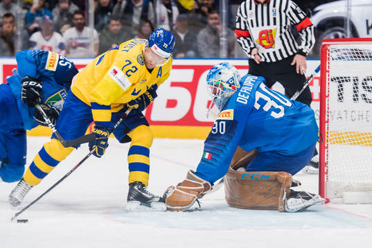 Patric Hörnqvist of Sweden scores 0-2