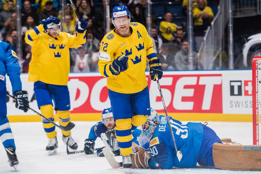 Patric Hörnqvist of Sweden celebrates