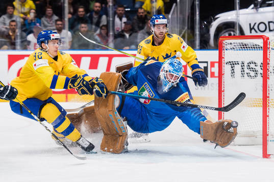 Oskar Lindblom and Elias Lindholm of Sweden against