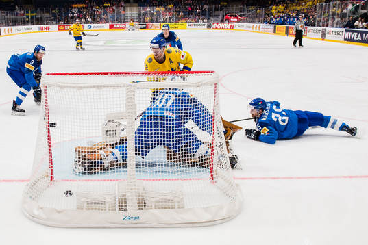 Patric Hörnqvist of Sweden scores 0-2