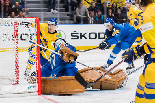 Oskar Lindblom of Sweden scores 0-3
