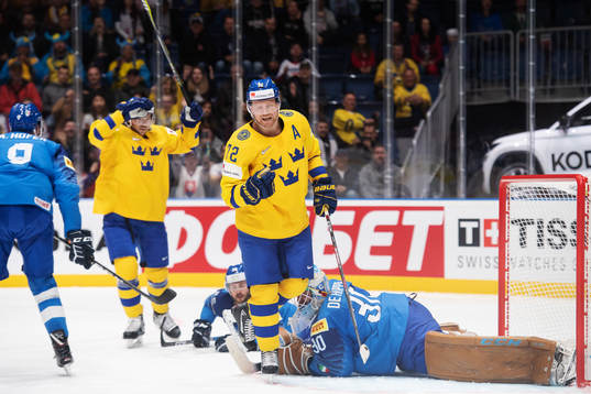 Patric Hörnqvist of Sweden celebrates