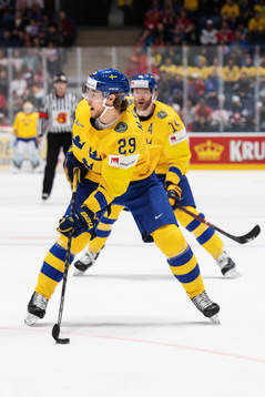 Mario Kempe of Sweden