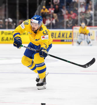 Anton Lander of Sweden