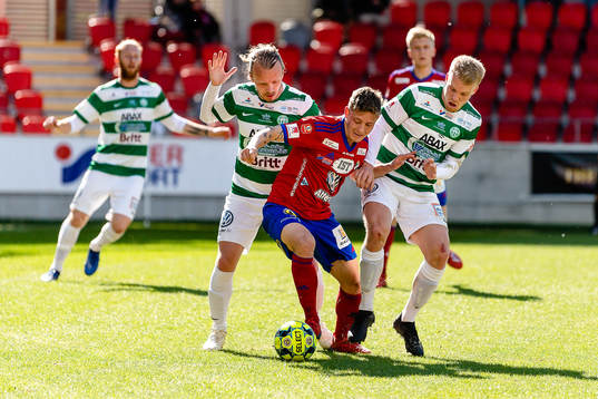 Östers Anton Andreasson i kamp dem Västerås Jesper