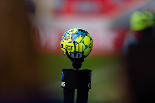 Matchboll före fotbollsmatchen i Superettan mellan Öster
