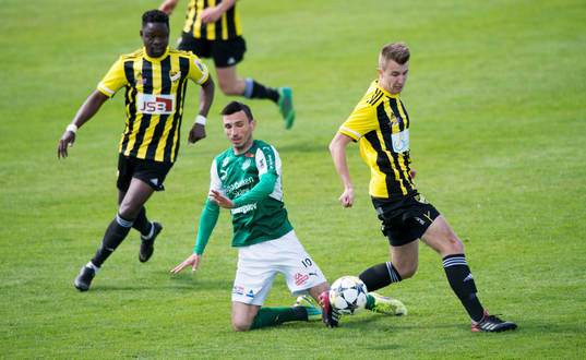 s Burim Rexhepi mot IFK Hässleholms Patrick Osiako och
