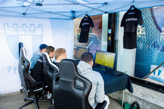 Malmö FFs e-sport spelare David Eidhammer och Zackarias