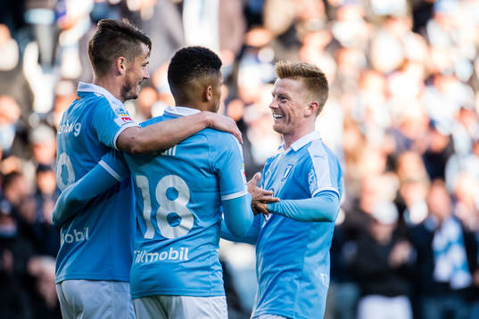Malmö FFs Markus Rosenberg jublar med Romain Gall och