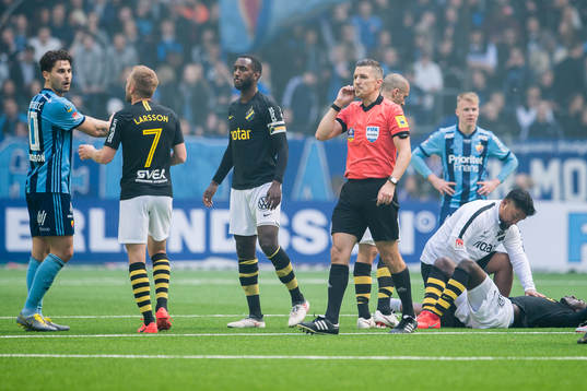s Jack Lahne får vård samtidigt som Djurgårdens Astrit