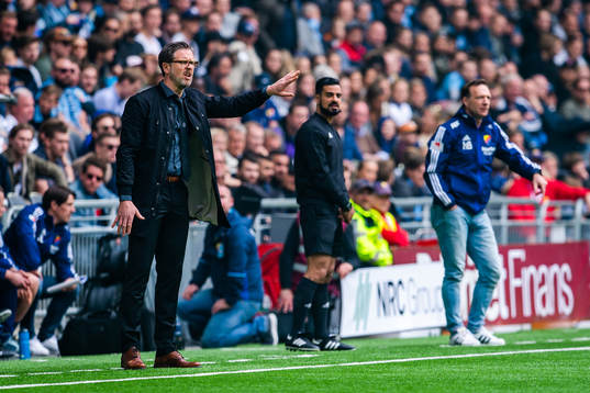 s tränare Rikard Norling och Djurgårdens tränare Kim