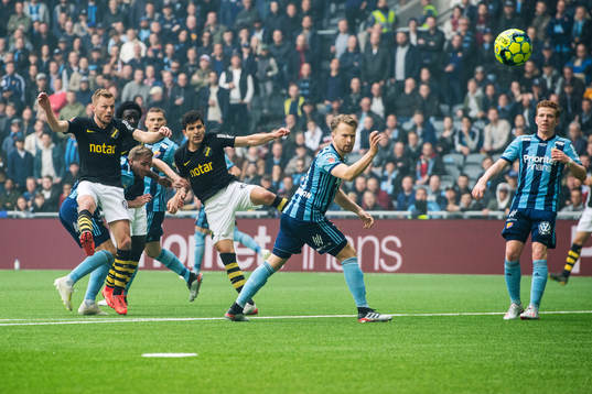 s Sebastian Larsson och Tarik Elyounoussi