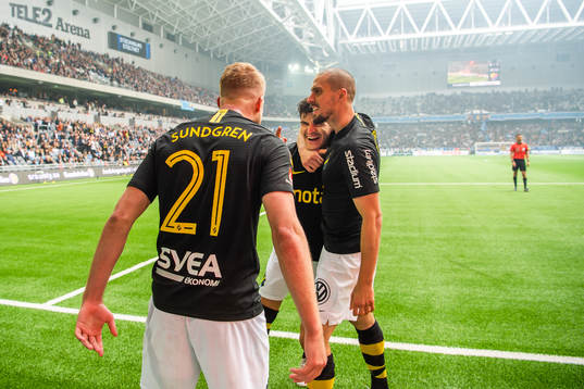Daniel Sundgren och Panajotis Dimitriadis jublar med Tarik
