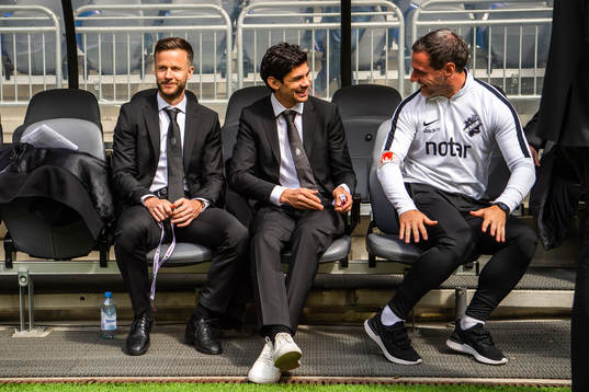 s Robert Lundström och Jesper Nyholm på bänken