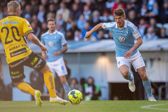 Malmö FFs Markus Rosenberg jagar bollen