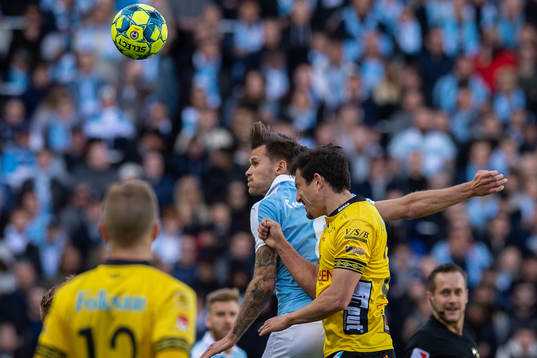 Malmö FFs Arnór Traustason och Elfsborgs Stefan Ishizaki