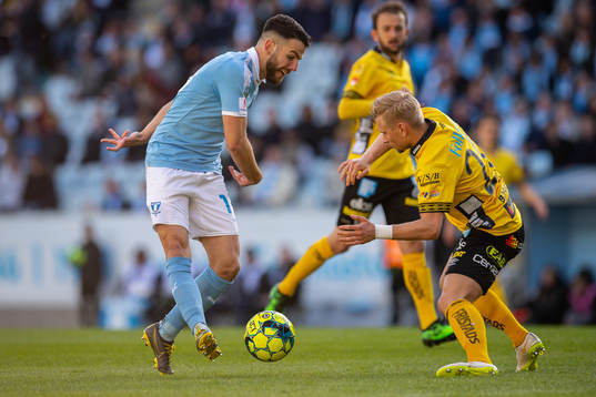 Malmö FFs Erdal Rakip och Elfsborgs Simon Strand