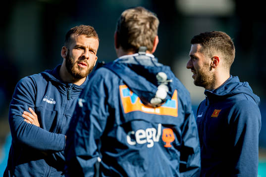Zlatko Tripic and Zymer Bytyqi of Viking talks to Bjarne