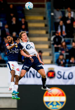 Amahl Pellegrino of Strømsgodset and Kristian Thorstvedt