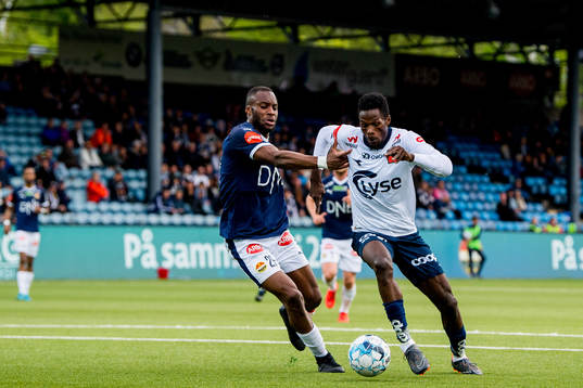 Yacouba Sylla of Strømsgodset and Usman Sale of Viking