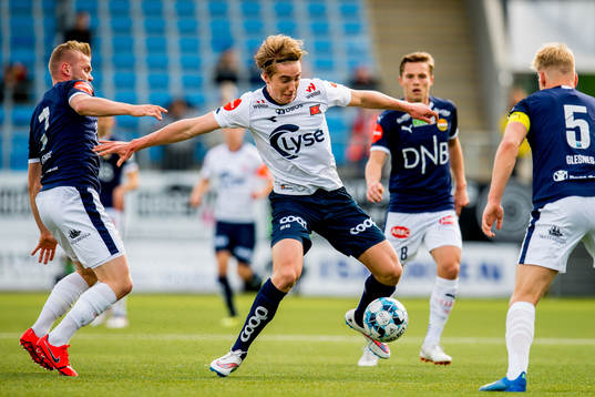 Herman Stengel of Strømsgodset and Kristian Thorstvedt of