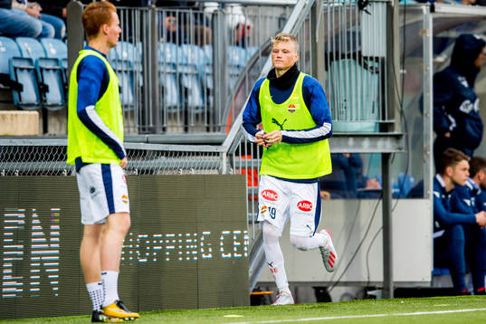 Halldor Stenevik of Strømsgodset warms up