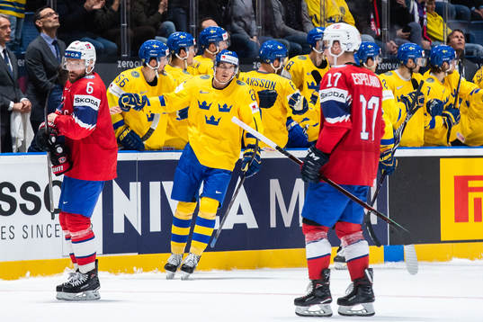 Jonas Holøs and Stefan Espeland of Norway look dejected