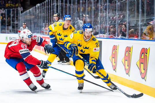 Dennis Rasmussen and Mario Kempe of Sweden against