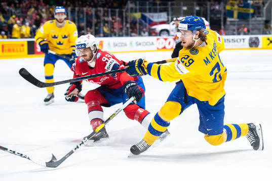 Thomas Valkvæ Olsen of Norway and Mario Kempe of Sweden