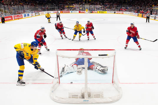 Loui Eriksson of Sweden scores the 0-8 goal behind