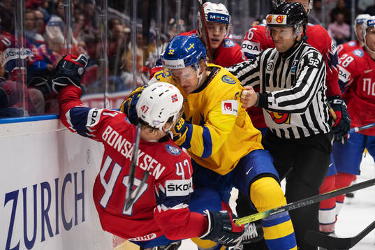 Alexander Bonsaksen of Norway in a fight with Oskar