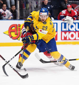 Michael Haga of Norway and Mario Kempe of Sweden