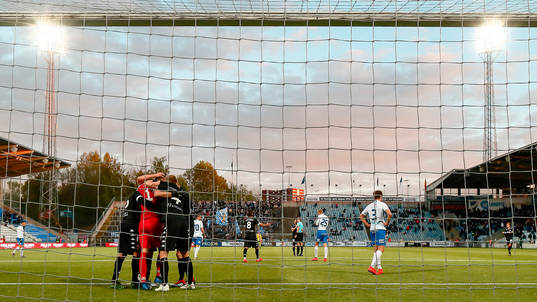 IFK Göteborgs spelare jublar och IFK Norrköpings deppar