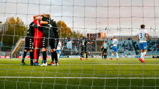 IFK Göteborgs spelare jublar