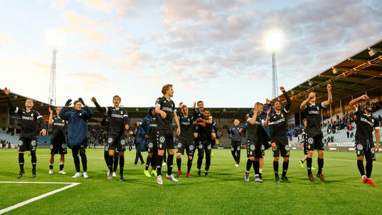 IFK Göteborgs spelare jublar