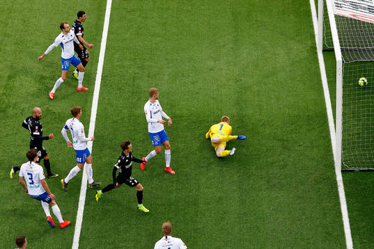Mål 0-1 av IFK Göteborgs Patrik Karlsson Lagemyr förbi