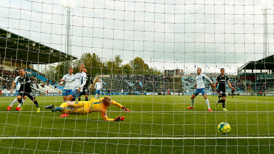 Mål 0-1 av IFK Göteborgs Patrik Karlsson Lagemyr förbi
